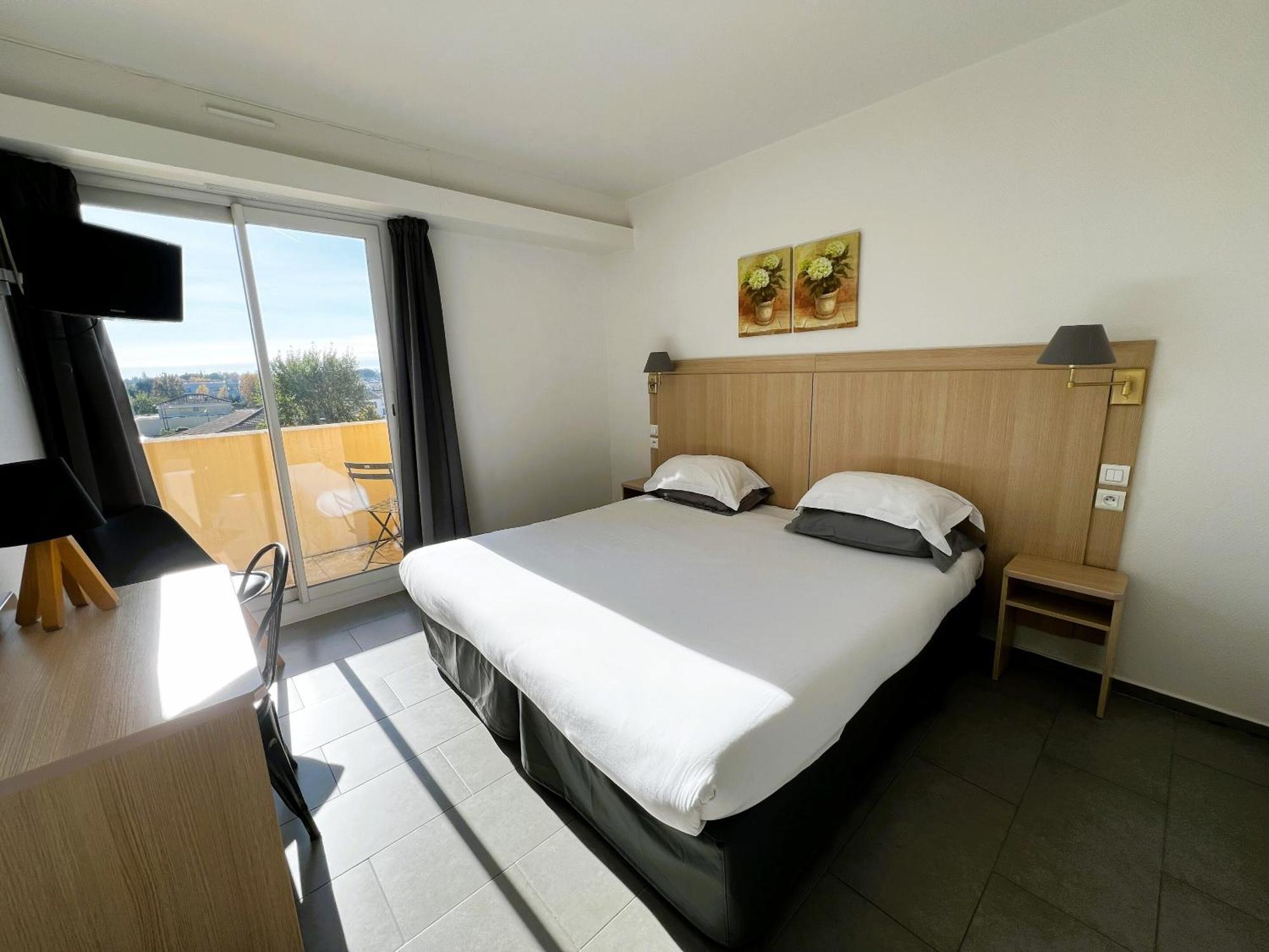 Hotel Les Nevons Л'Иль-сюр-ла-Сорг Номер фото