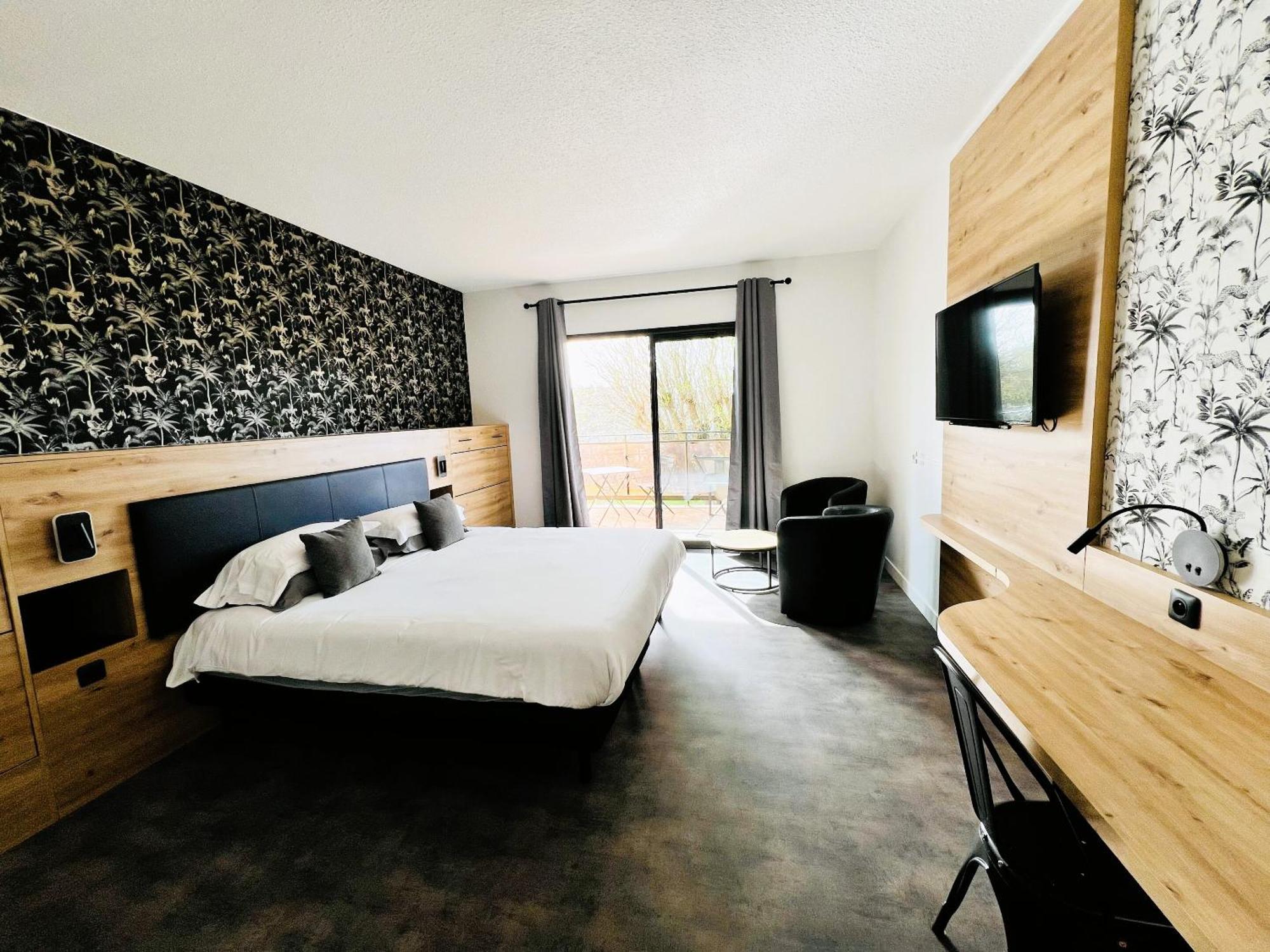 Hotel Les Nevons Л'Иль-сюр-ла-Сорг Номер фото